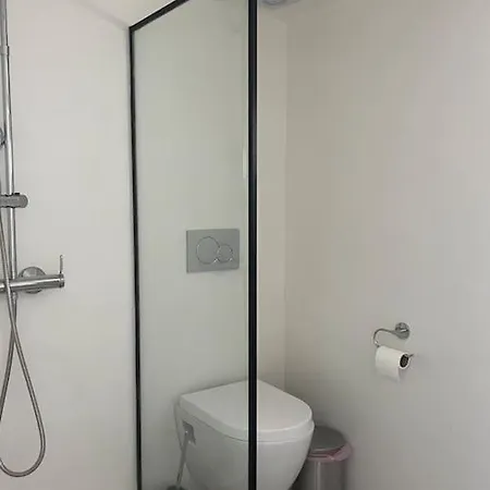 Cozy, Spacious, Newly Renovated Flat In 아다마스