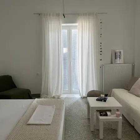 Cozy, Spacious, Newly Renovated Flat In 아파트 아다마스