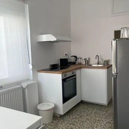 아파트 Cozy, Spacious, Newly Renovated Flat In *