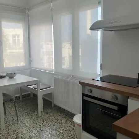 Cozy, Spacious, Newly Renovated Flat In 아파트
