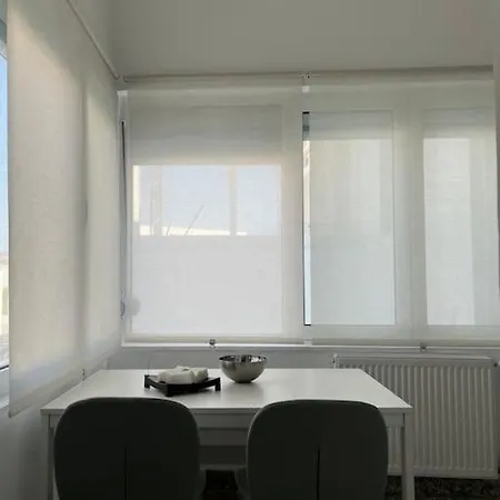 Cozy, Spacious, Newly Renovated Flat In 아파트 *